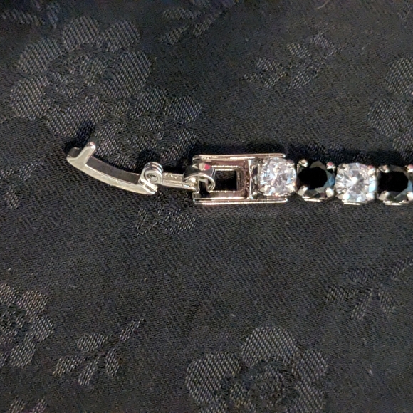 New Elegant Black and White CZ Silver Tone Tennis Bracelet 7" - Picture 5 of 6